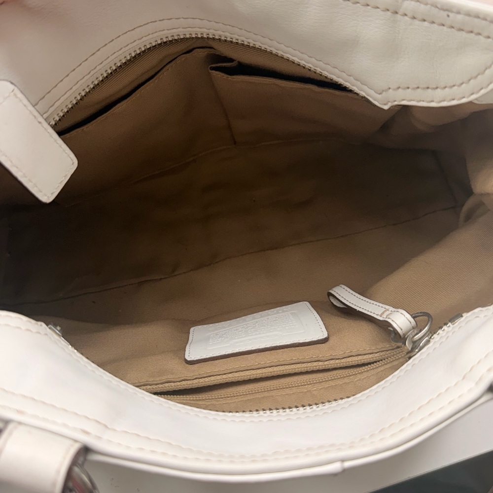 Coach White Leather Shoulder Bag With Coin Purse - Picture 2 of 5